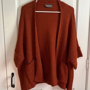 Wooden Ships ribbed cardigan with pockets and 3 quarter sleeves.